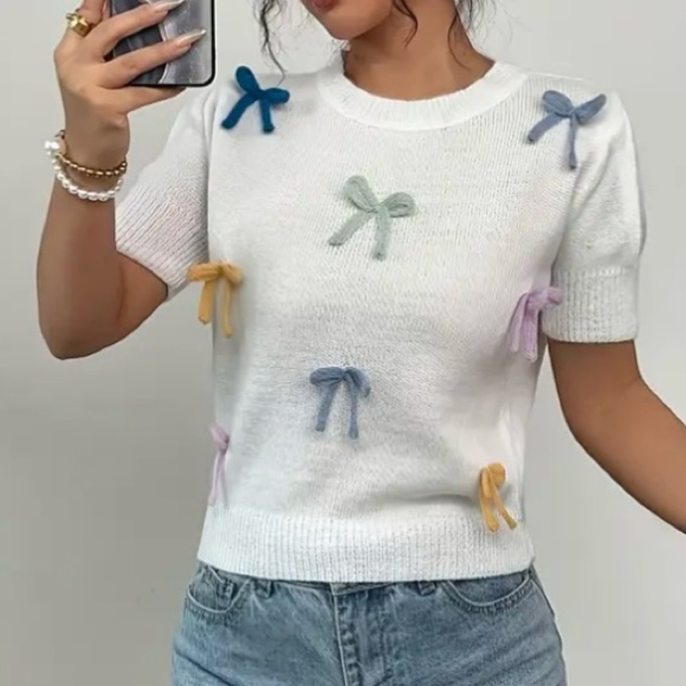Short Sleeve Knit Crewneck Sweater with Bows - Picture 4 of 7